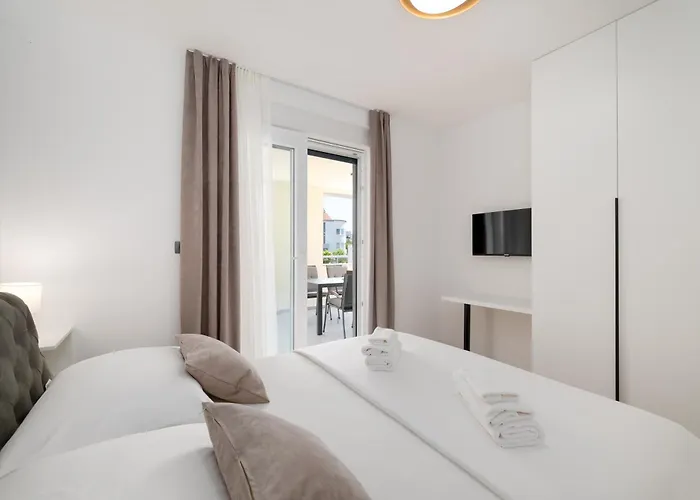 Mari- Royale Villa Podstrana
