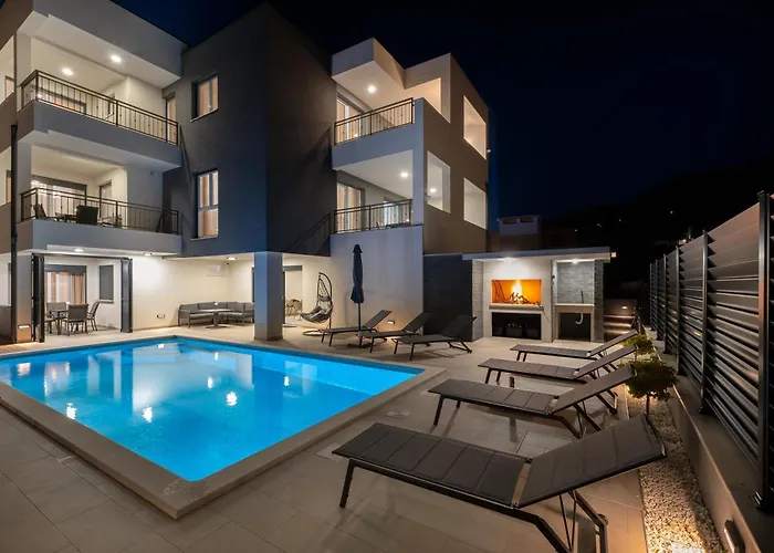 Mari- Royale Villa