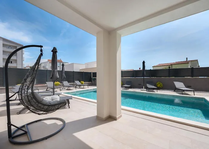 Mari- Royale Villa