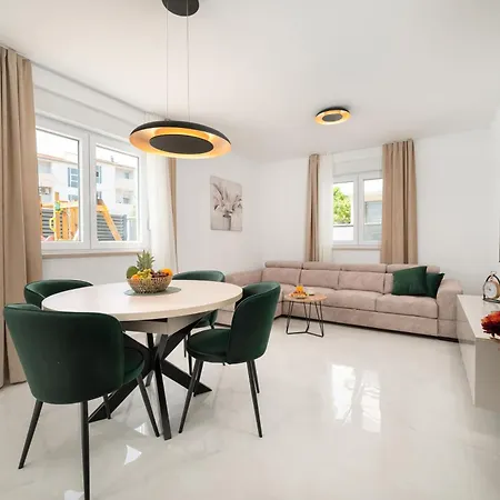 Mari- Royale Podstrana