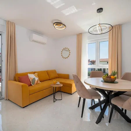 Mari- Royale Vila