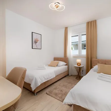 Vila Mari- Royale Podstrana