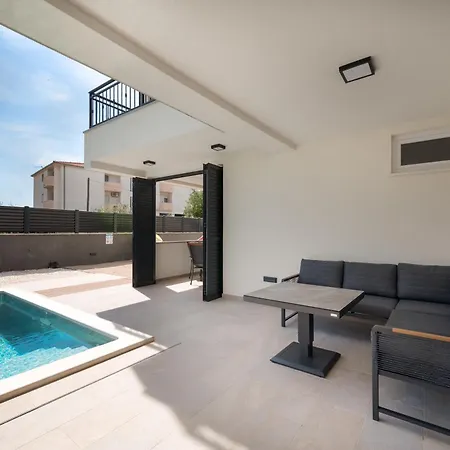 Mari- Royale * Podstrana