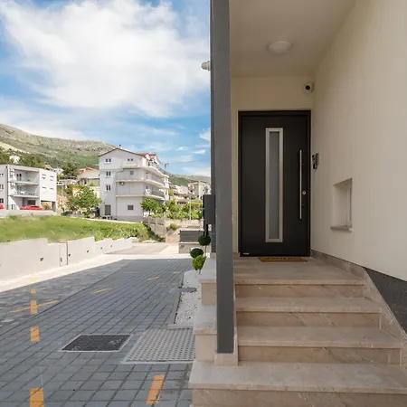 Mari- Royale * Podstrana